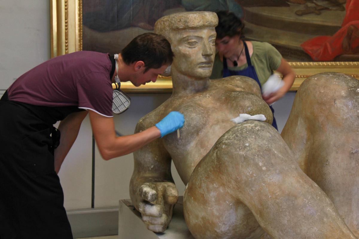 Restauration d'une sculpture de Joseph Rivière©Musée des Beaux-Arts-mairie de Bordeaux. Cliché M.Crubilé. Restauration d'une sculpture de Joseph Rivière©Musée des Beaux-Arts-mairie de Bordeaux