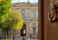 Porte du musée © F. Deval - mairie de Bordeaux